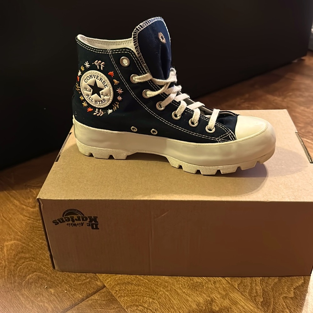 CONVERSE ALL STAR Chuck Taylors women size 8.5